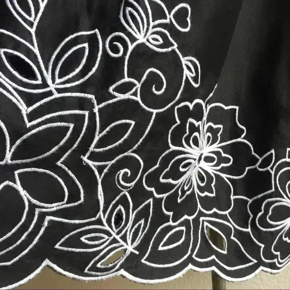 Robbie Bee Black Strapless Floral Dress - Picture 4 of 7